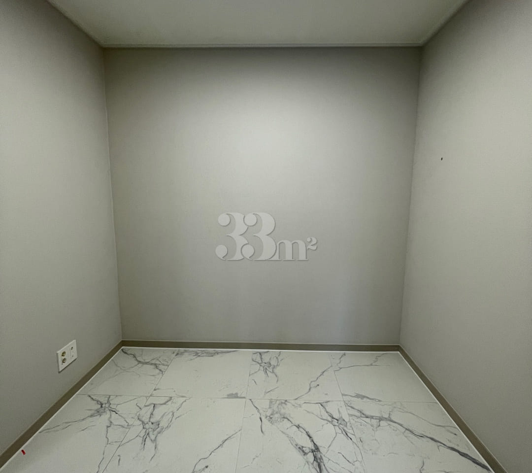 Two-room apartment with separate living room, 7th image