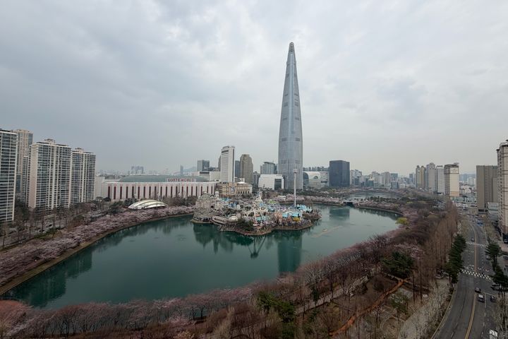 석촌호수품은 하늘 1번째 이미지