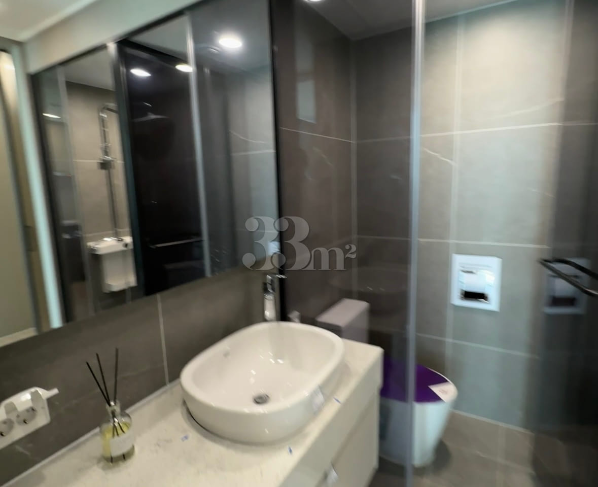 Two-bedroom apartment with a view of the Han 6th image