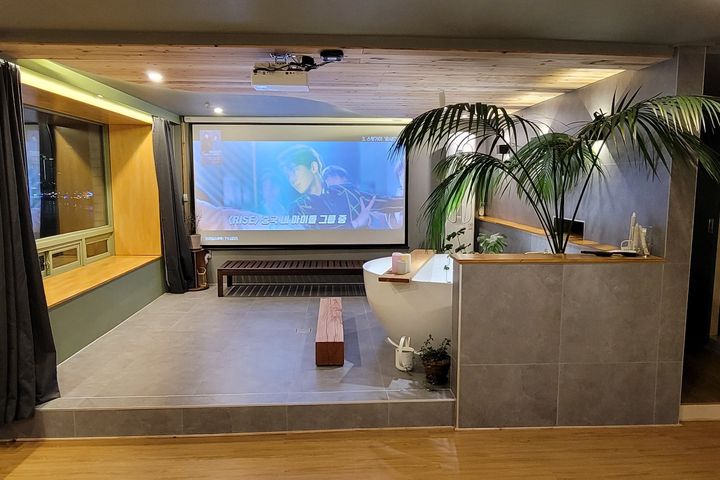 SuiteBathTub 4th image