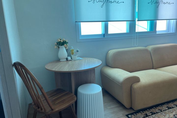 A comfortable room 0th image