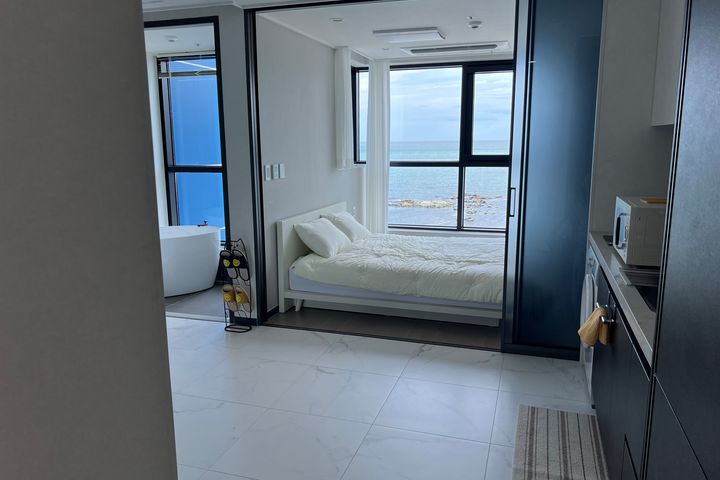 *Ocean House*π 2th image