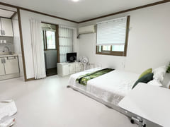 Spacious studio apartment with excellent amen 1th image