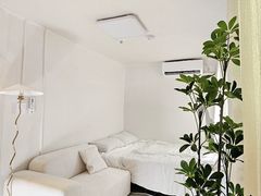 Cozy 2-Room Unit 1th image