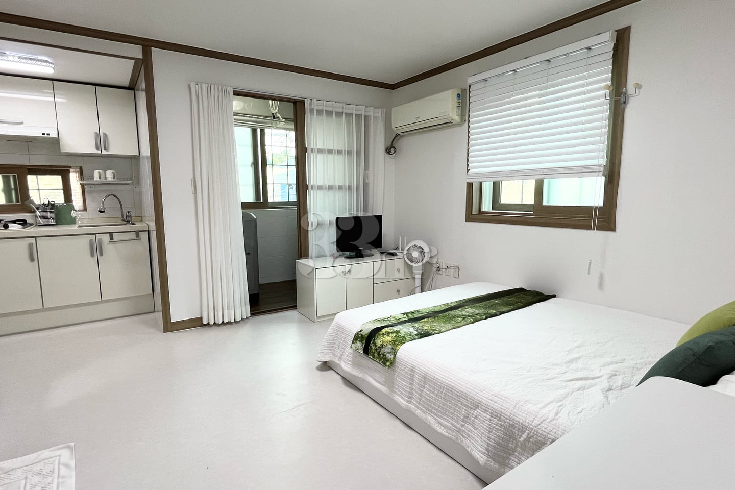 Spacious studio apartment with excellent amen 7th image