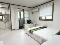 Spacious studio apartment with excellent amen 7th image