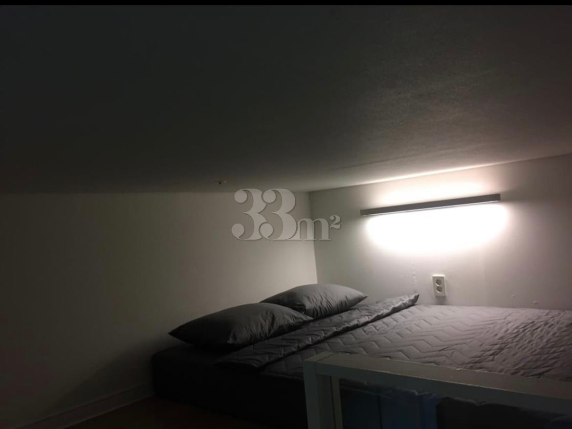 Right by the subway station: Fully furnished: 1th image