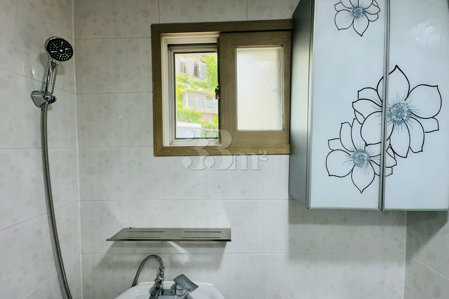 Fully furnished studio apartment near the cen 12th image