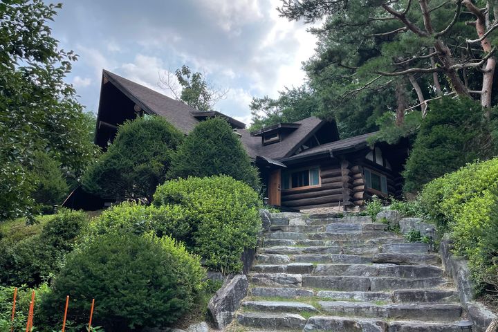 산속 마당넓은 통나무집 0번째 이미지