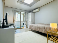 Fully furnished studio apartment near the cen 5th image