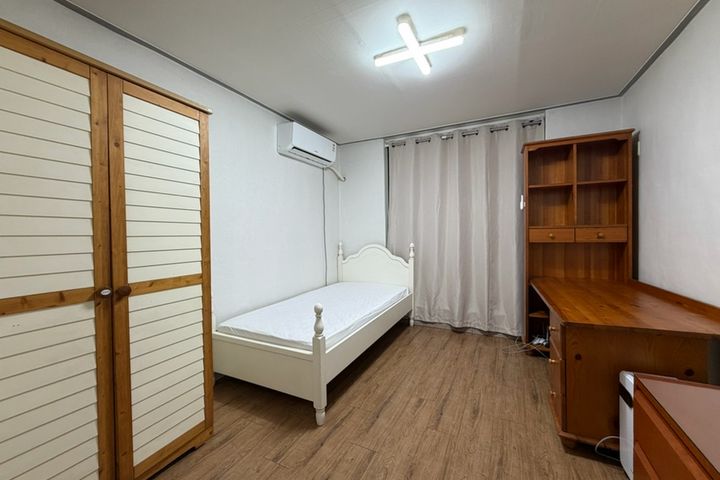 Cozy room 0th image