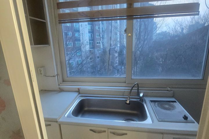 Studio apartment in a quiet residential area  4th image