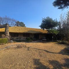 경주의 토담집 방 이미지