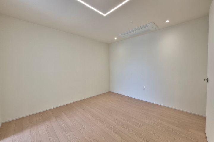 25-pyeong unit; within walking distance of Ju 5th image