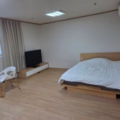 부천역 밝은 빛 룸 방 이미지