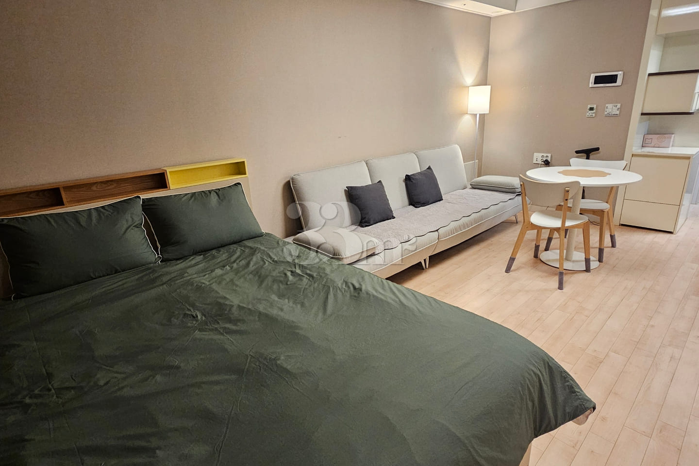 Suite 800 Arium 1th image