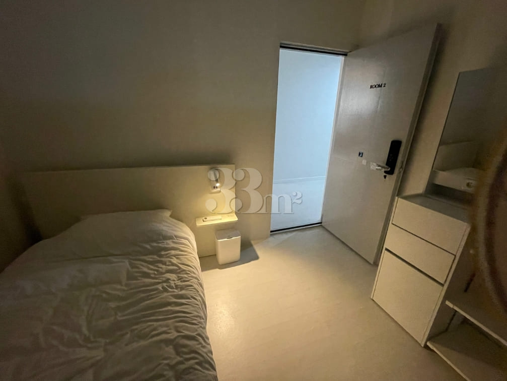 Room 2 0번째 이미지