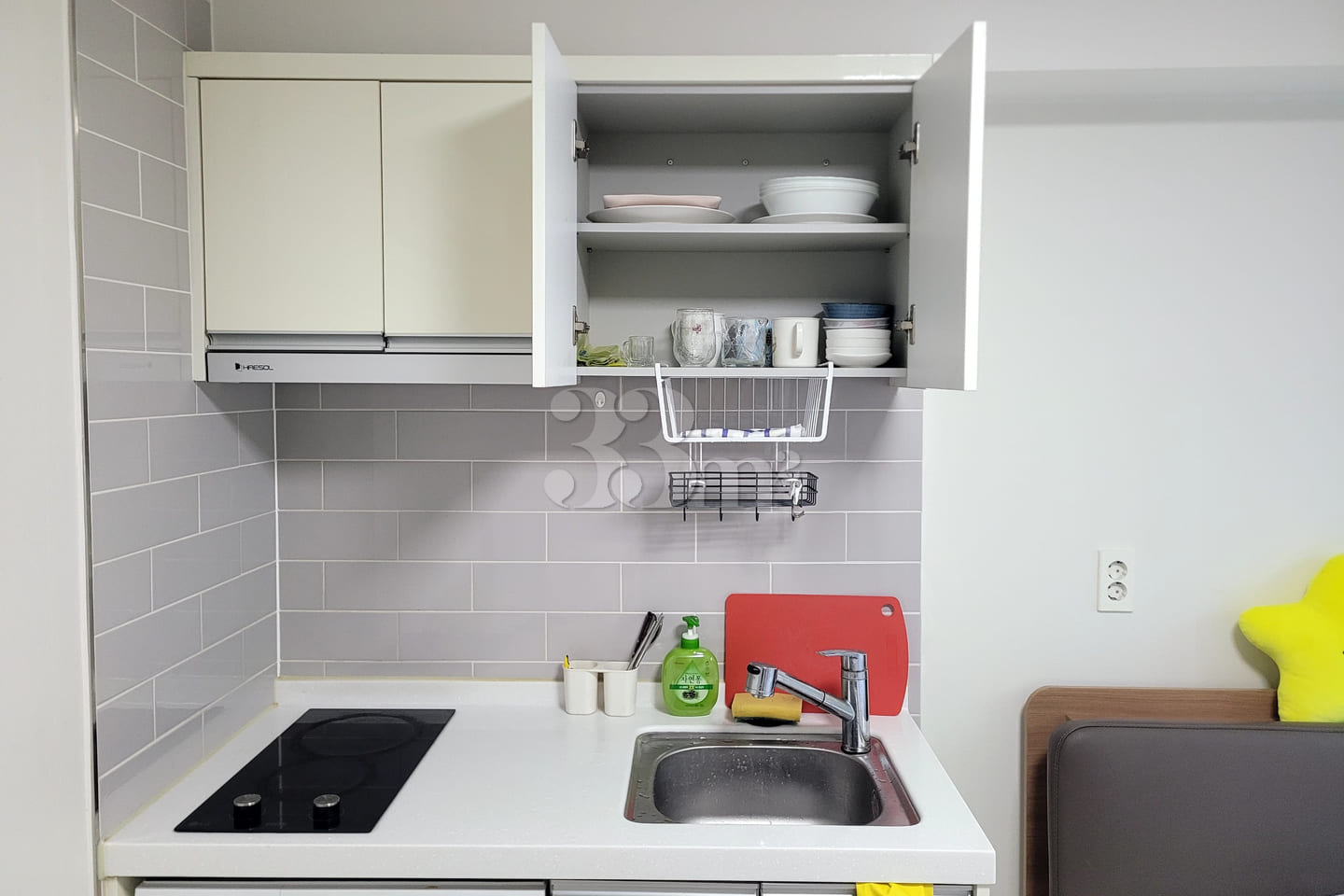 New studio apartment within walking distance  6th image