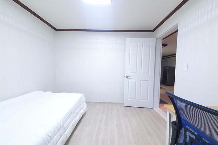 #59 A really big three-room apartment 7th image