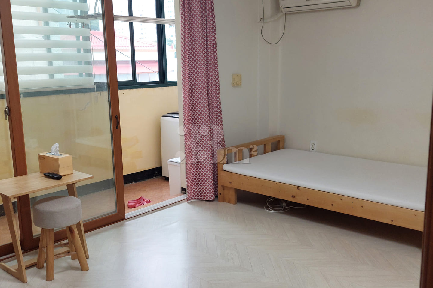 The Yellow House in Bangnim-dong 4th image