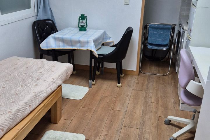 Fully furnished studio apartment, walking dis 2th image