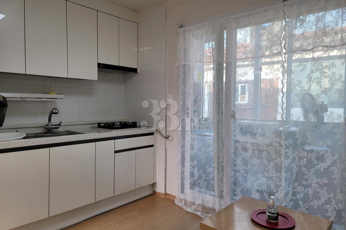 4. Fully renovated, 2 rooms with good natural 6th image