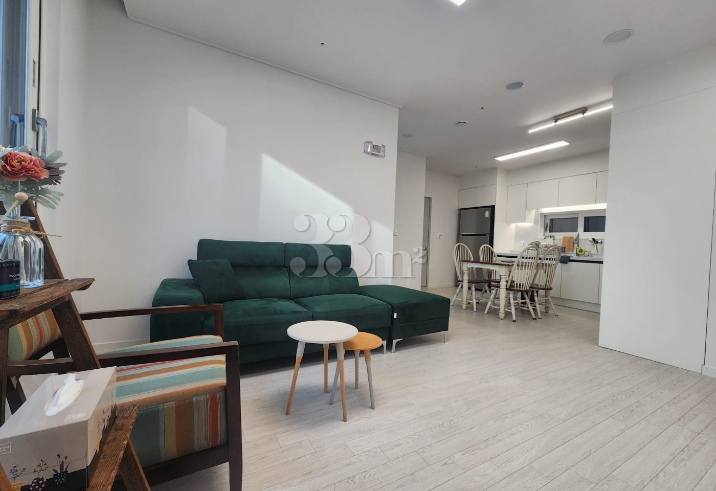 Apartment-style layout: 2 bathrooms 5th image