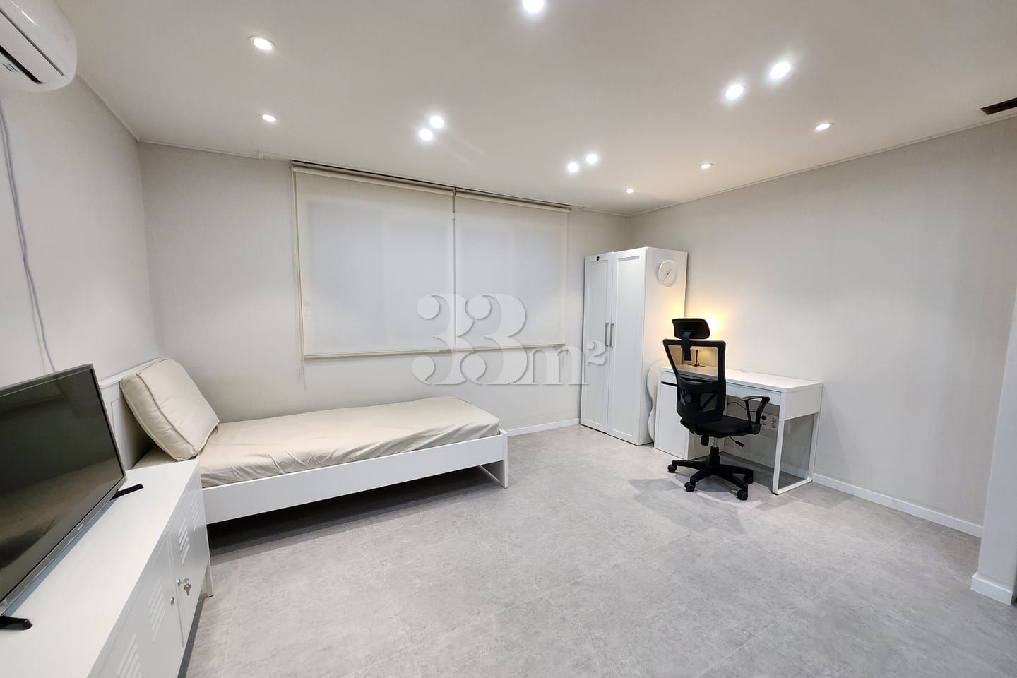 Bright, quiet, and spacious studio apartment 5th image