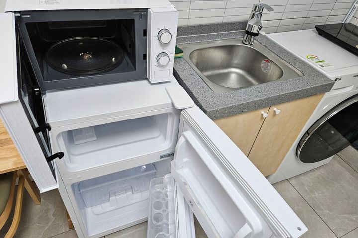 Clean, modern white studio apartment 12th image