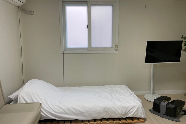 A room near the university campus 6th image