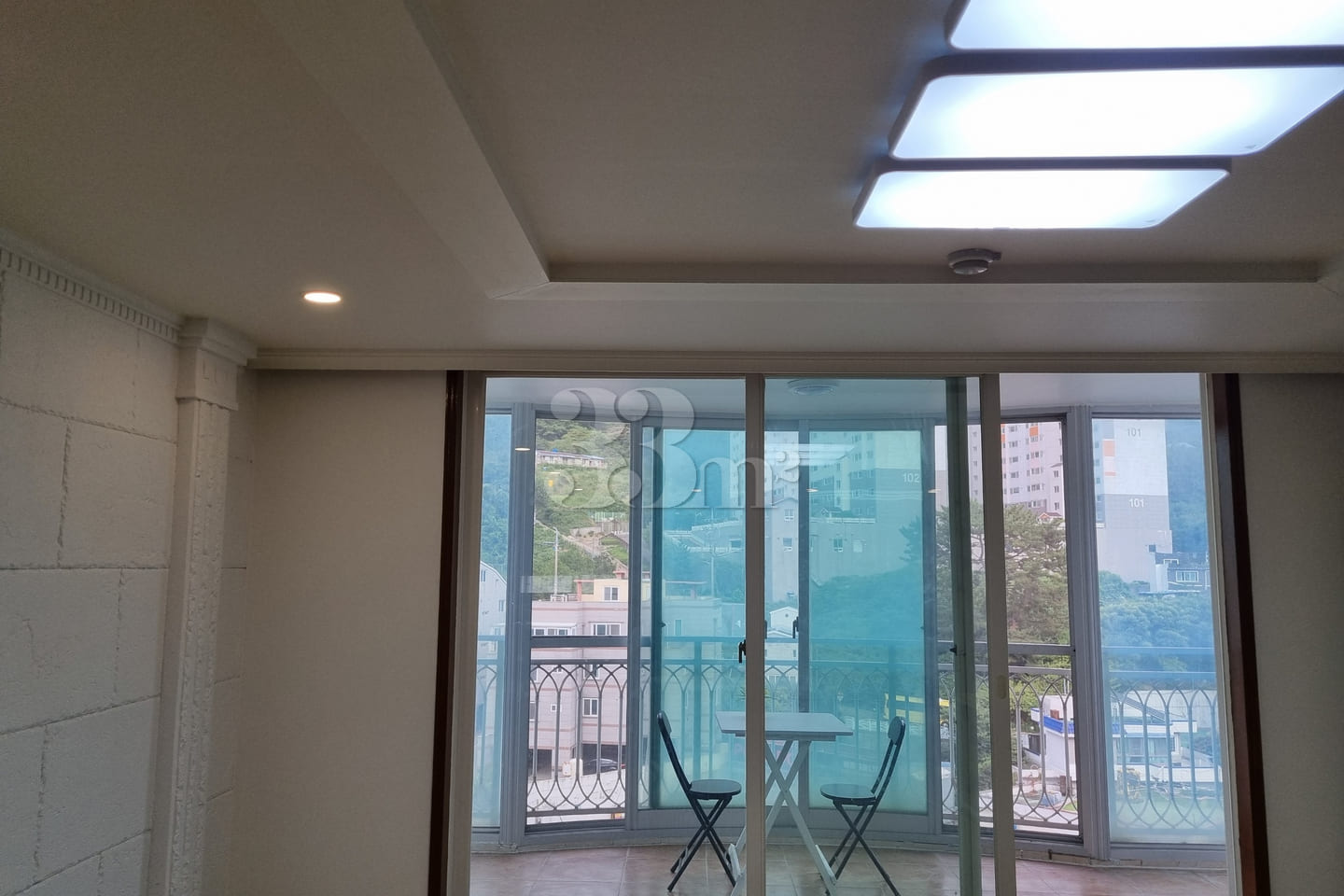 Renovated 52-pyeong seaside apartment 8th image