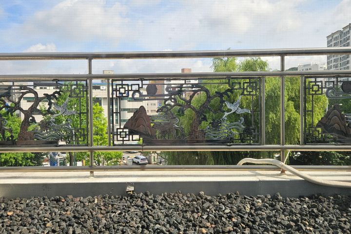 Room with a spacious terrace near Suwon Stati 8th image