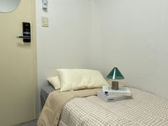 Mini-room with an internal window 3th image