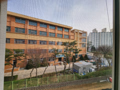 Studio with convenient parking π‘ Unit 403 12th image