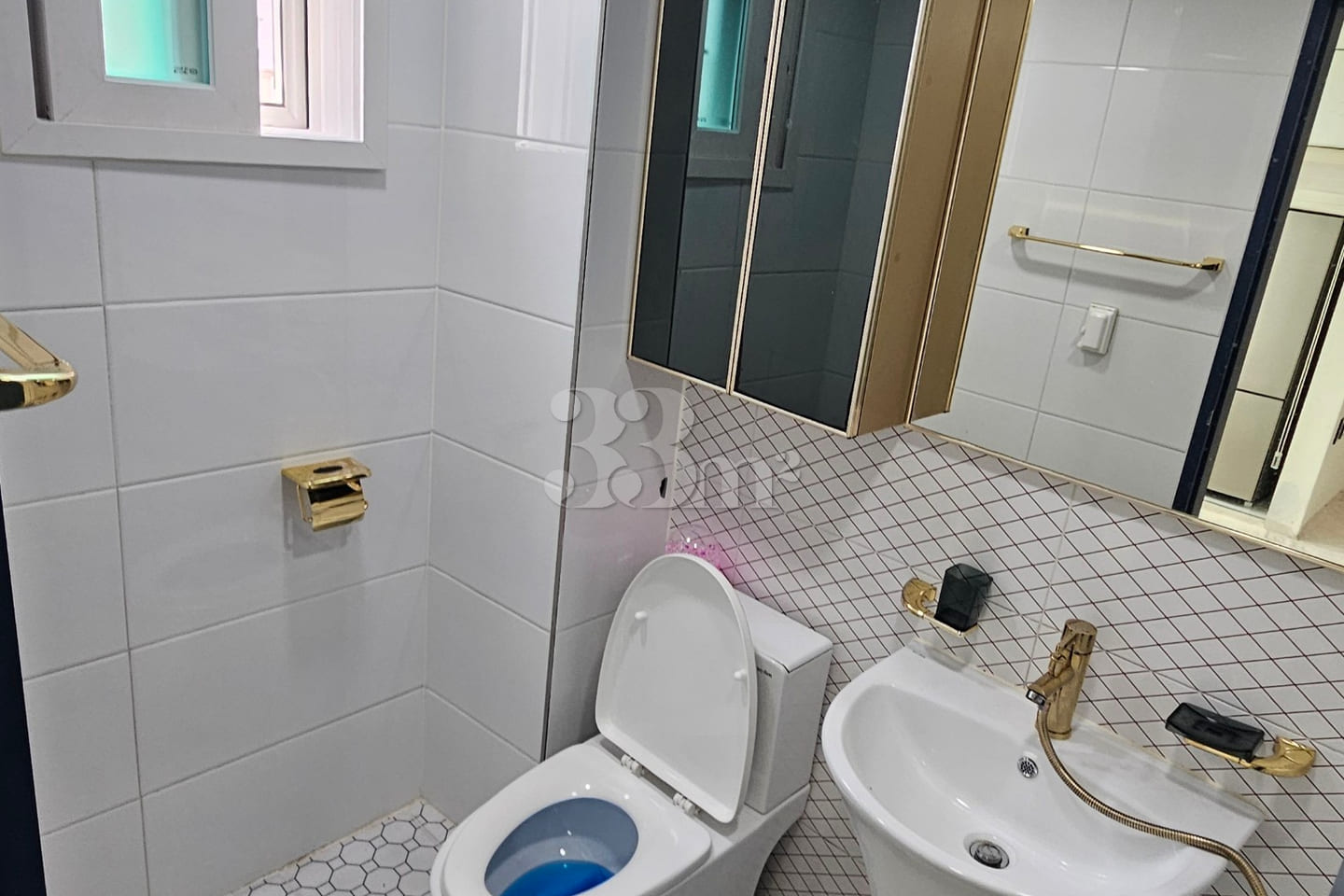 A studio apartment perfect for one person. 4th image