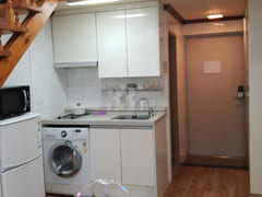 Spacious, bright, and quiet duplex 4th image