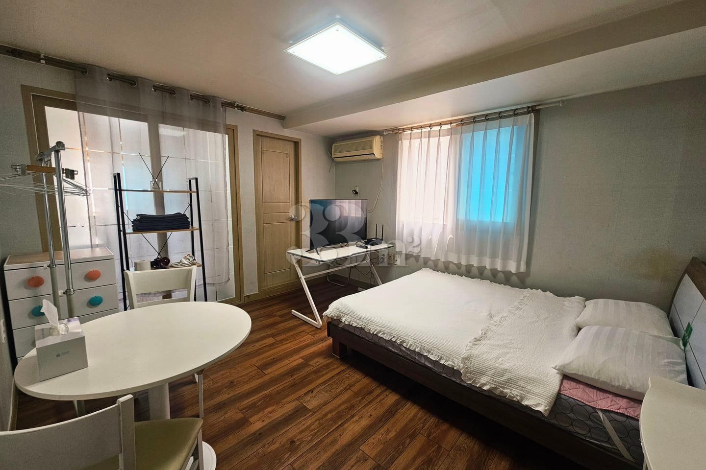 Studio apartment, 15 minutes from Yeungnam Un 0th image
