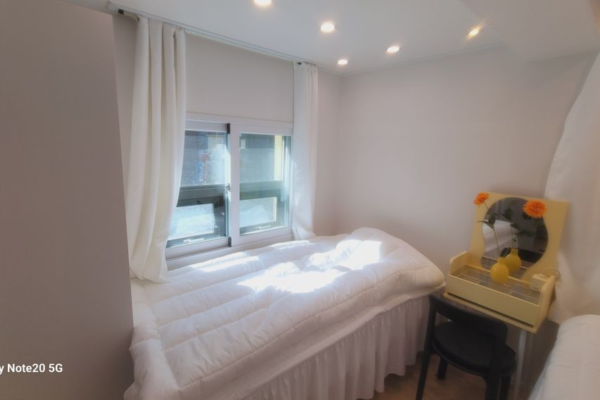 20% discount for April move-in 0th image