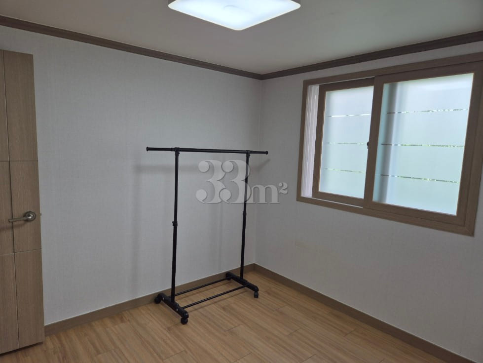 Room 201 4th image