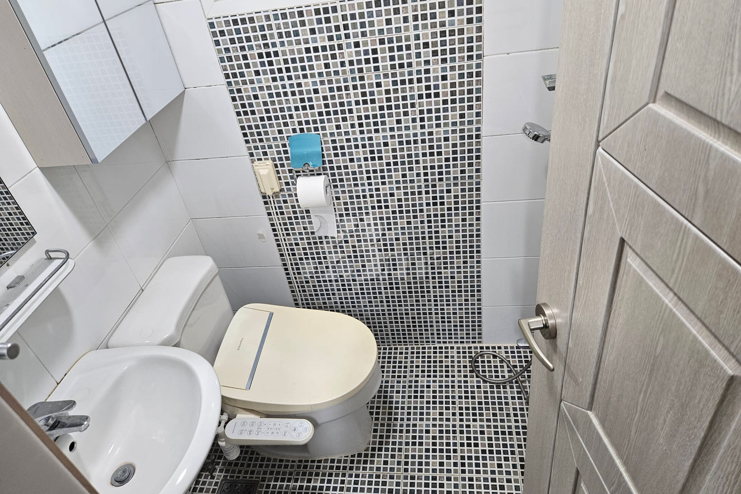 One-room apartment in Daegu Apsan Cafe Street 9th image