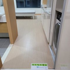 침대풀옵션 넓은 테라스 방 이미지