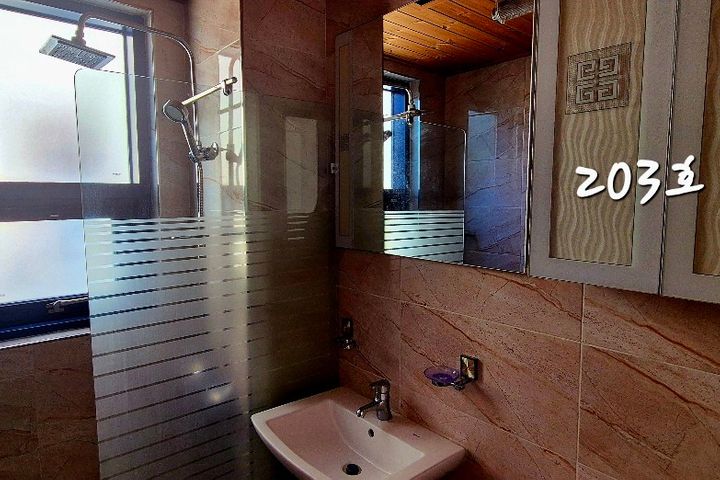 Room 203 with a nice ocean view 3th image