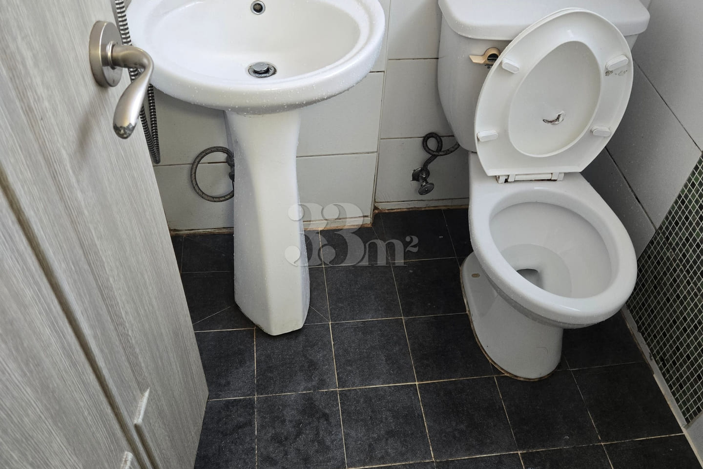 Unit 406, available for immediate move-in. 1th image