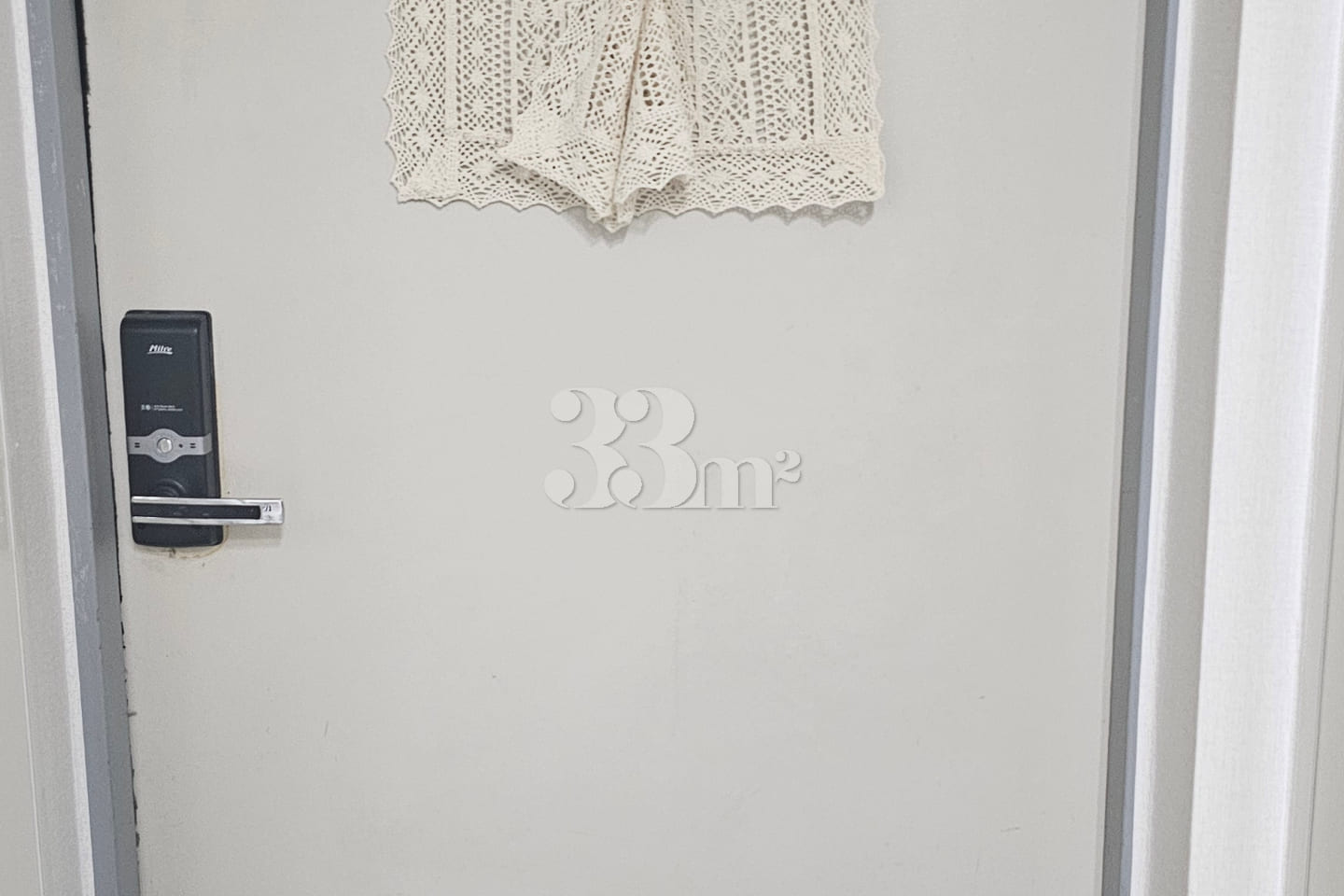 Spacious, fully-furnished studio apartment in 9th image