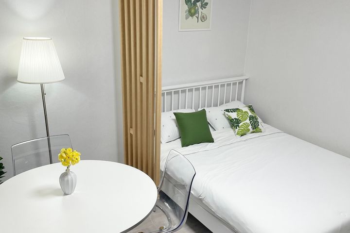 Two-room unit, 5-minute walk from the termina 1th image