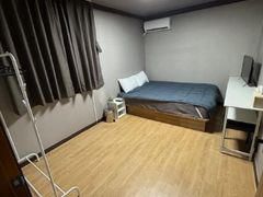 Three-room unit (cooking facilities available 2th image