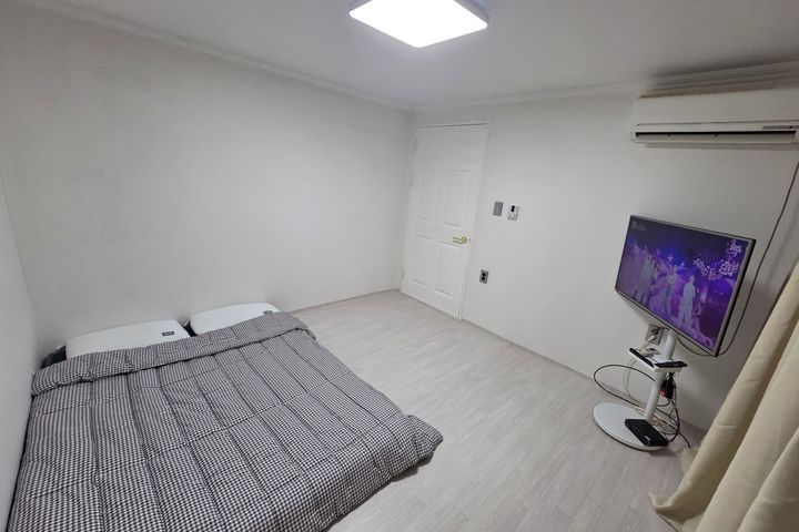 Fully renovated two-room unit in Dowon-dong 4th image