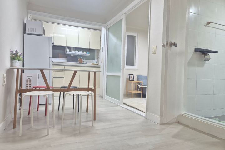 Mapo, Mangwon Station two-room apartment 4th image