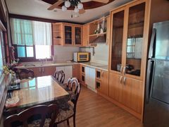 Spacious 3-bedroom villa with mountain views 12th image