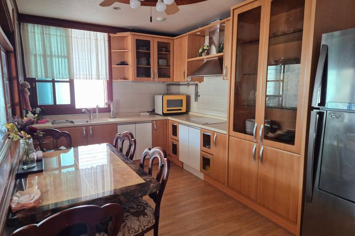 Spacious 3-bedroom villa with mountain views 12th image